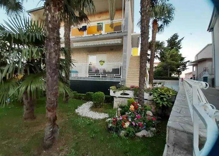 Dino Apartment Selce